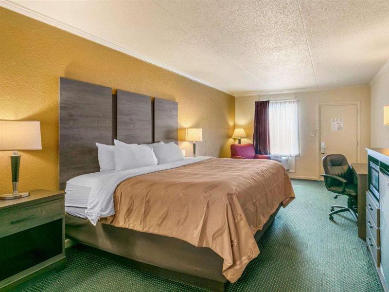 Quality Inn Manchester Exterior photo