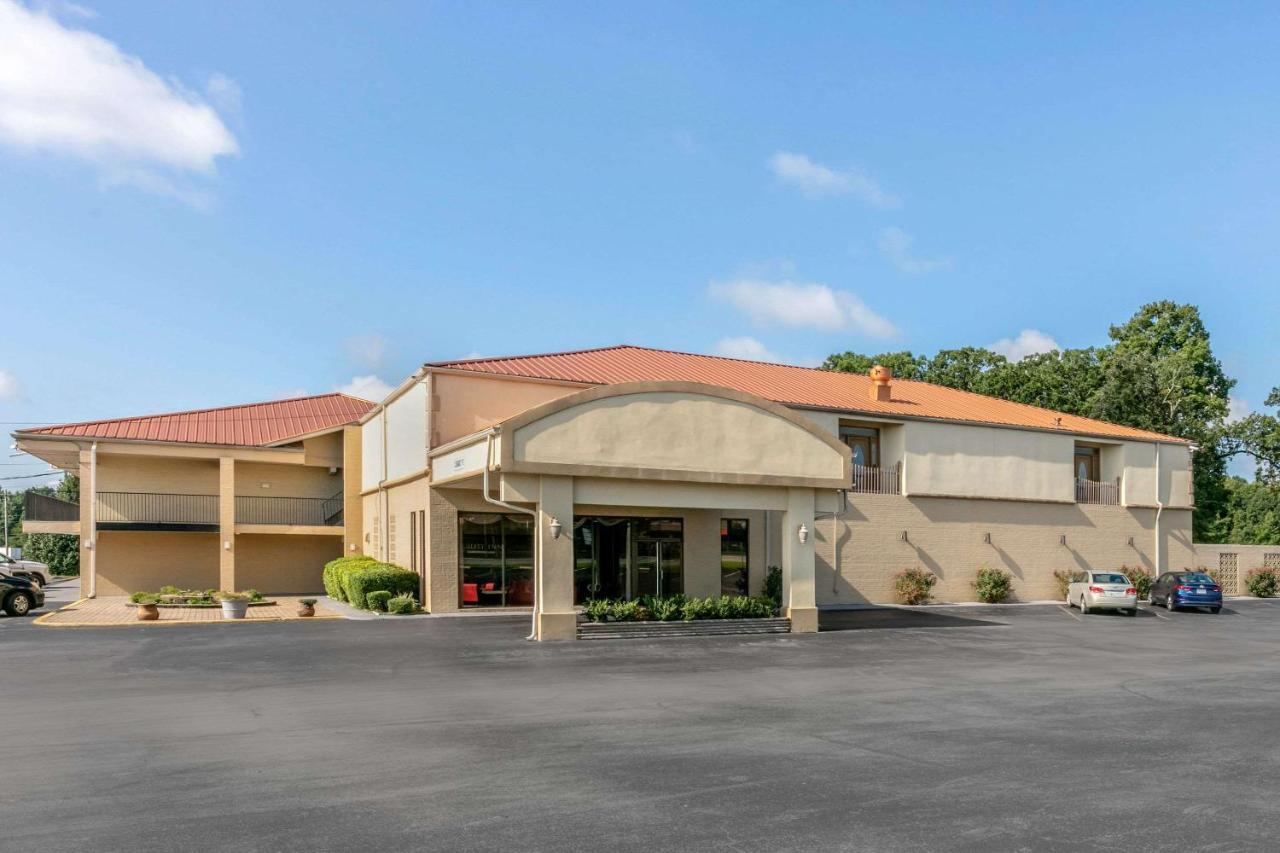 Quality Inn Manchester Exterior photo